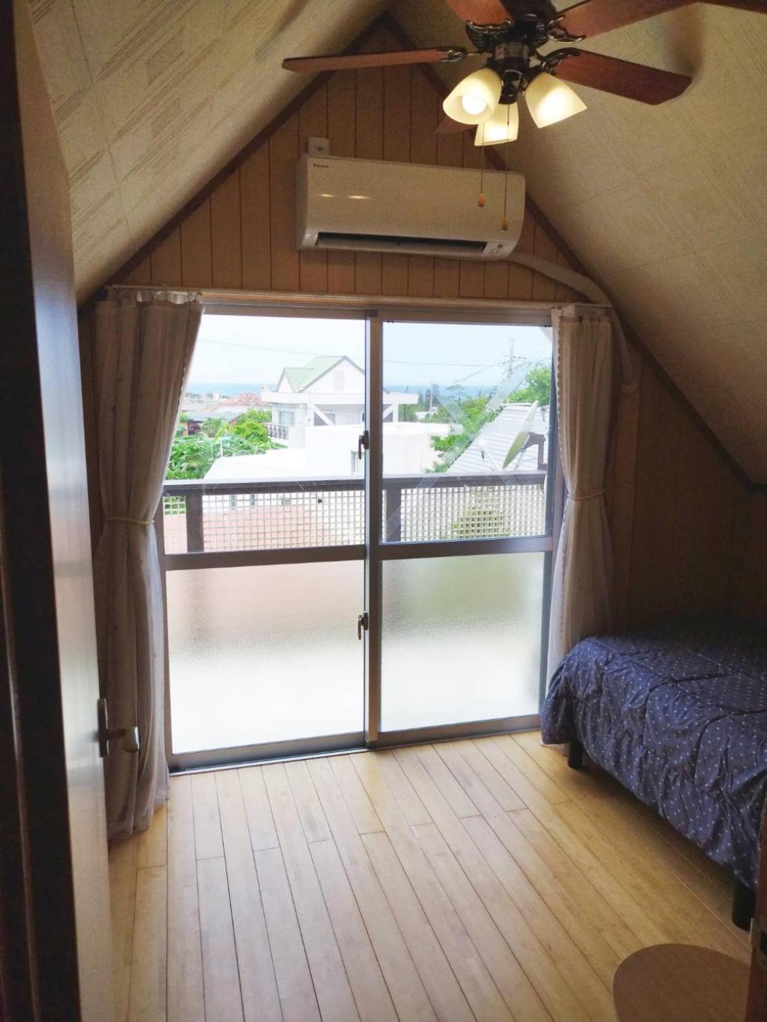 Cottage Blue Onna Luaran gambar
