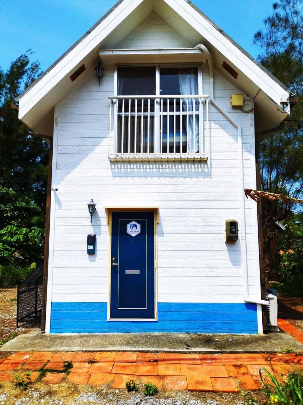 Cottage Blue Onna Luaran gambar