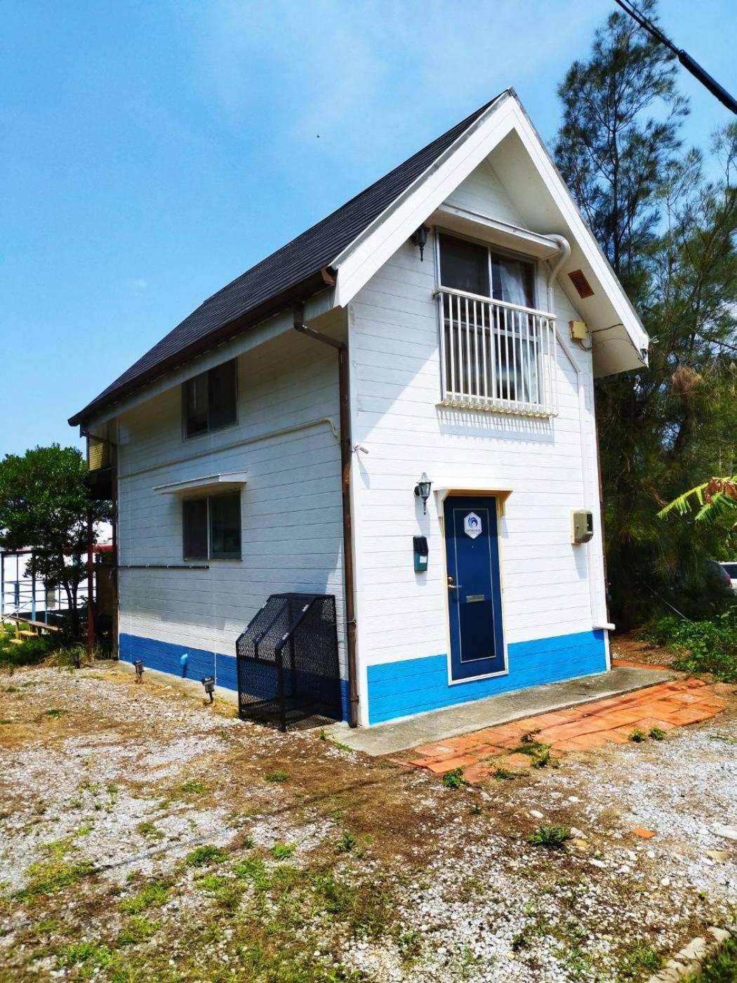 Cottage Blue Onna Luaran gambar