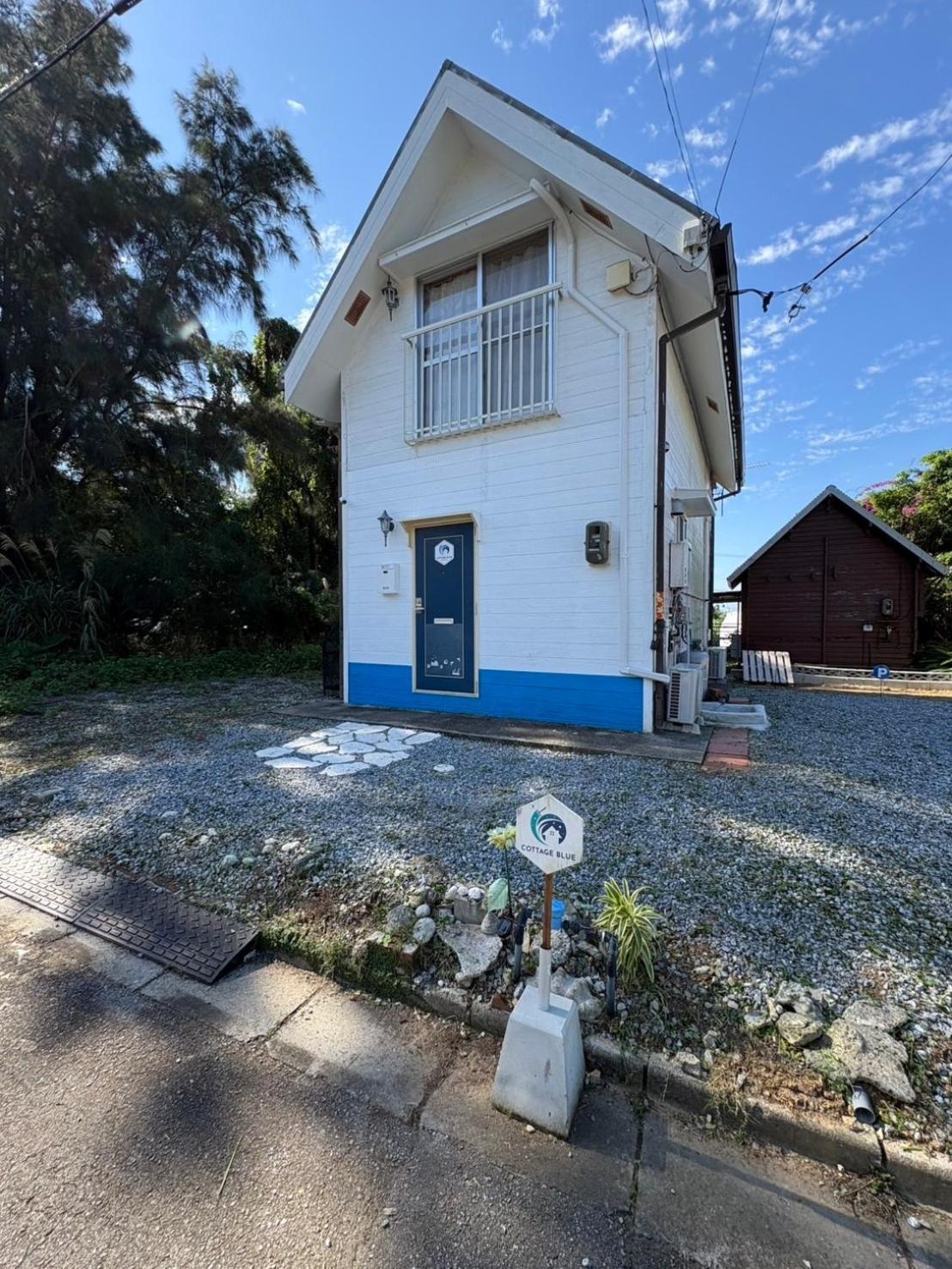 Cottage Blue Onna Luaran gambar